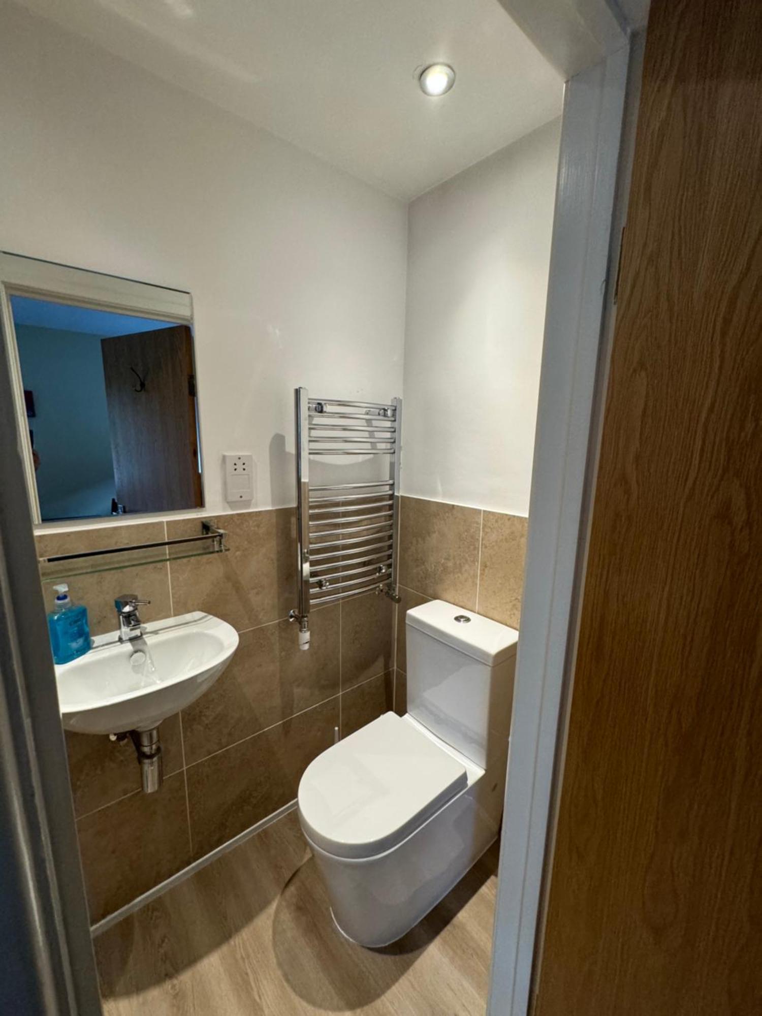 Studio-1-Staines/Heathrow/London-Own Entrance エクステリア 写真